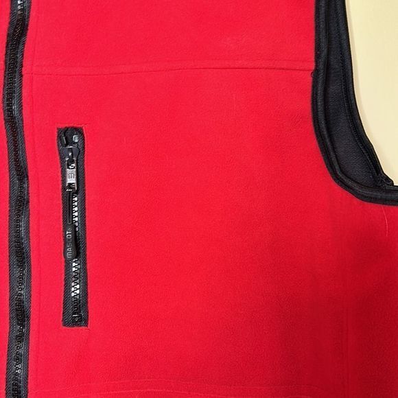 Mascot Workwear Red Fleece Vest, XL - Picture 4 of 7